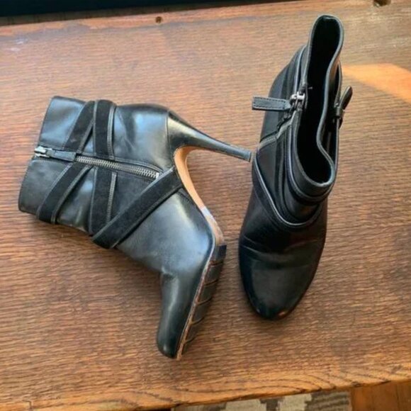 Cole Haan NikeAir Black Leather Side Zip Heels Ankle Booties - Picture 6 of 6